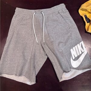 Nike shorts (Large)